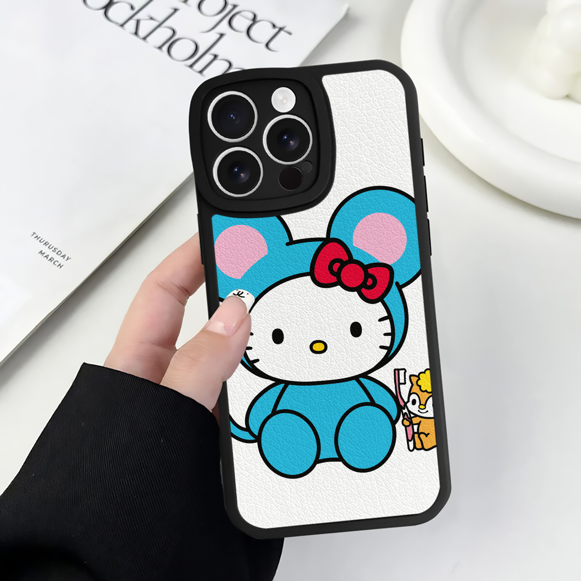 （画像用） Hello Kitty ハローキティ 【iPhone 16シリーズ対応】シリコンスマホケース（レザー調） 材質：シリコン